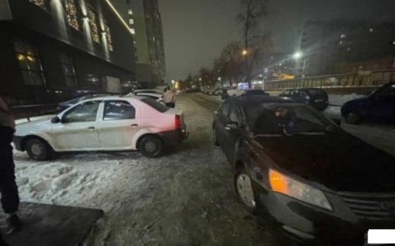 Начинающий водитель сбил женщину на парковке в Брянске