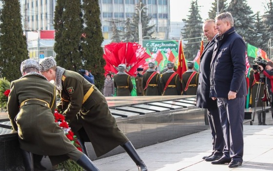 Брянский губернатор посетил мемориал в Гомеле