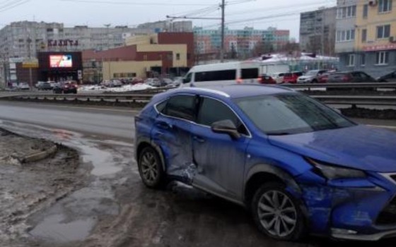 Lexus и Mazda столкнулись в Брянске