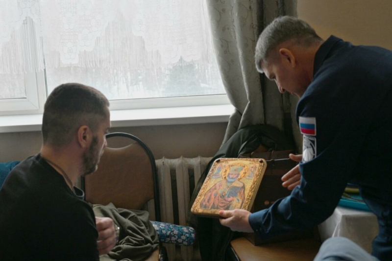 Игорь Маковский навестил в госпитале раненного в ходе спецоперации работника «Брянскэнерго» 