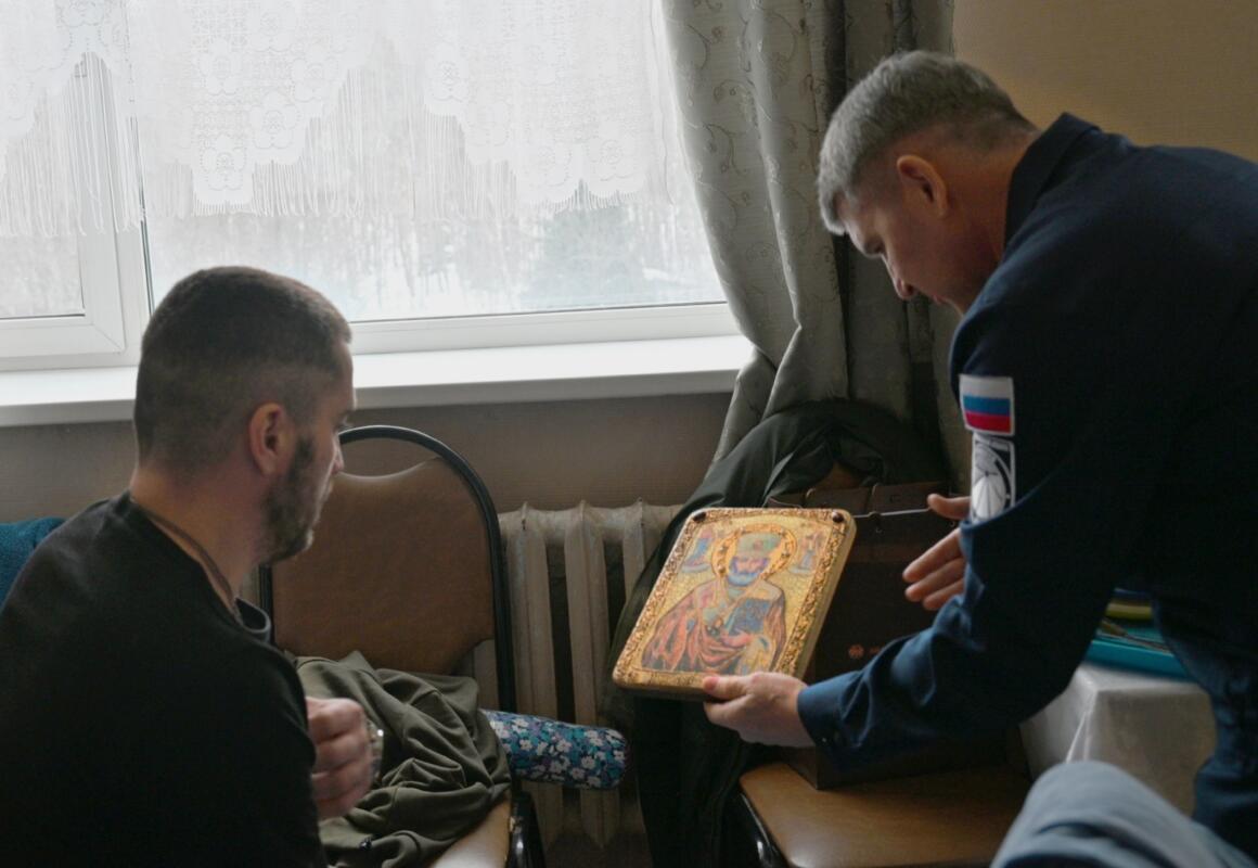 Игорь Маковский навестил в госпитале раненного в ходе спецоперации работника «Брянскэнерго»