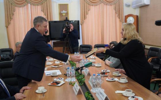 Брянский губернатор встретился с матерями погибших военных