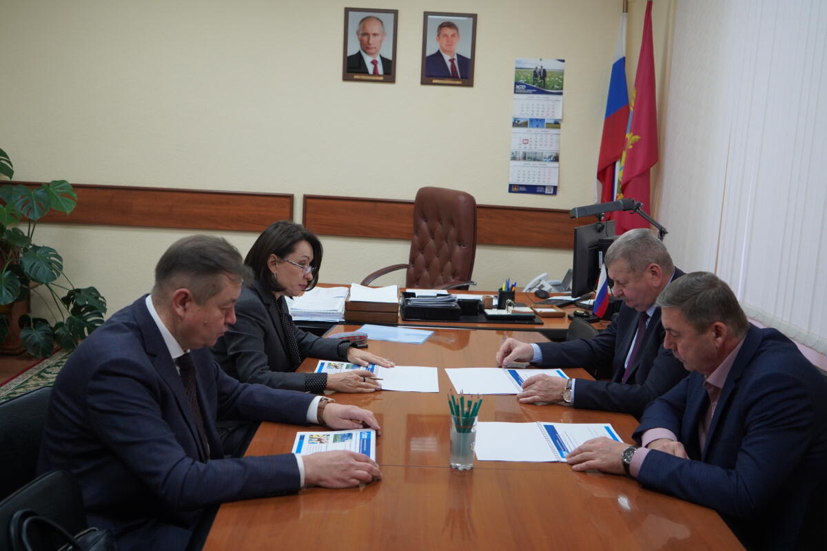 Заместитель Губернатора Брянской области провел встречу с гарантирующим поставщиком электроэнергии