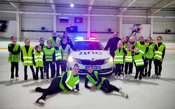 Шоу «Ледниковый патруль» устроили сотрудники ГИБДД в Жуковке 