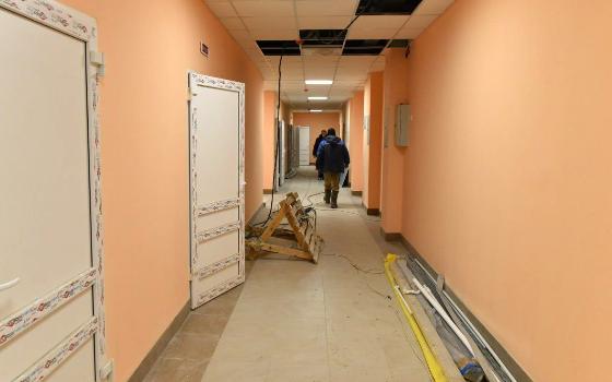 В новом хирургическом корпусе детской больницы Брянска идёт отделка помещений