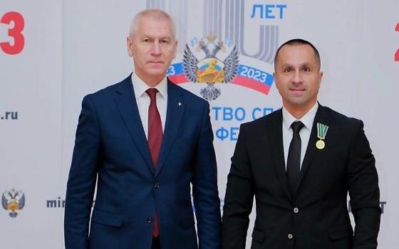 Министр спорта России вручил медаль директору брянского училища 
