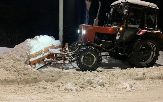 Более трёх тысяч километров обочин от снега очистили брянские дорожники