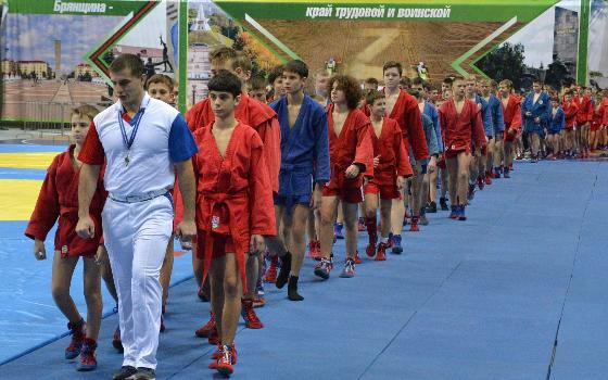 День самбо в Брянске отметили турниром для юных спортсменов