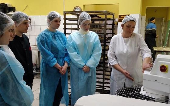 Брянские студенты побывали на профтуре в пекарне 
