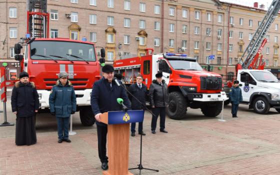 Спецтехнику и грузовик получили брянские спасатели в профессиональный праздник