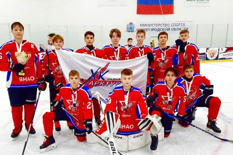 Юные хоккеисты под руководством тренера из Брянска завоевали бронзовые медали на всероссийском турнире 