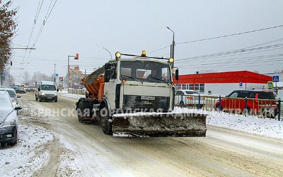 За ночь из Брянска дорожники вывезли полторы тысячи тонны снега
