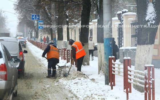 Тысячу тонн снега планируют вывезти коммунальщики из Брянска 