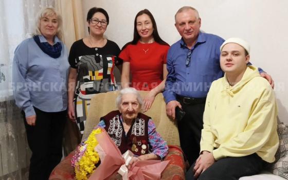 Ветеран войны из Брянска отметила 100-летний юбилей
