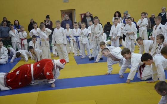 Юные брянские спортсмены боролись за призы Деда Мороза
