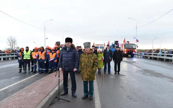 Брянский губернатор открыл движение по дороге-дамбе и Славянскому мосту