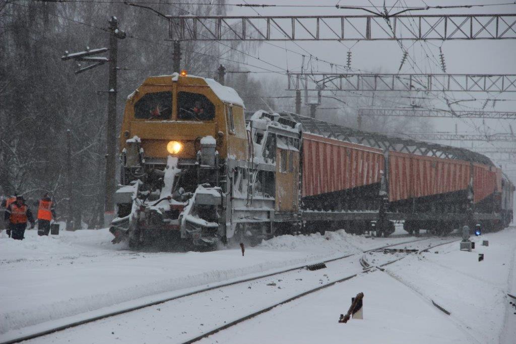 Снегопад не повлиял на движение поездов в Брянской области