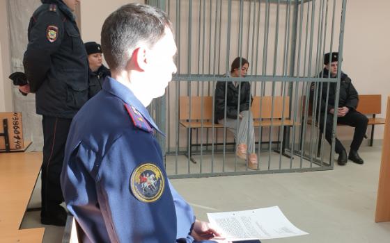 Брянский суд отправил сжёгшую паспорт девушку под домашний арест