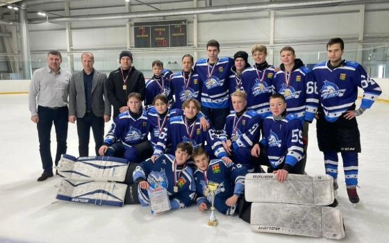 Хоккеисты из Клинцов выиграли региональный этап турнира «Золотая шайба»