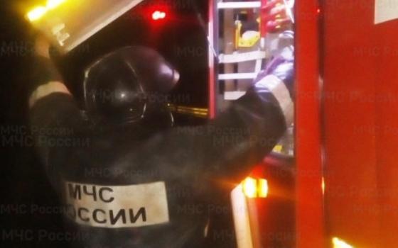 Человек пострадал на пожаре в многоэтажке в Карачеве
