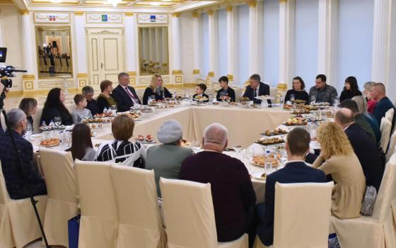 Брянский губернатор встретился с семьями погибших военных