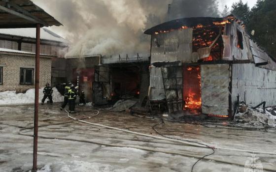 Автосервис сгорел в Клинцах