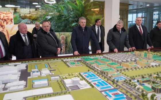 Брянский губернатор посетил биотехнологическую корпорацию в Республике Беларусь