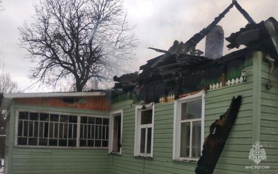 Почти два часа брянские спасатели тушили дом в Алтухово