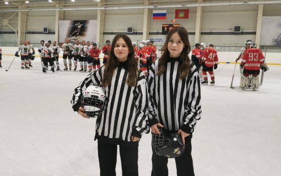 Женская судейская бригада провела хоккейный матч в Жуковке