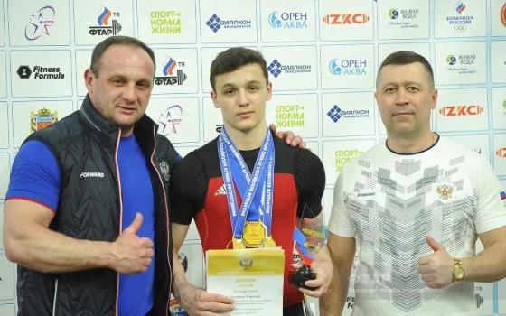 Три медали завоевал брянский тяжелоатлет на первенстве России