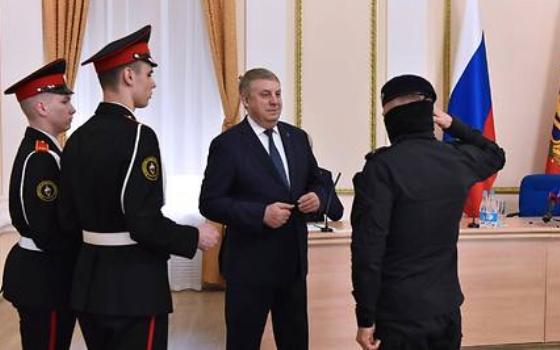 Брянский губернатор наградил задержавших террористов правоохранителей