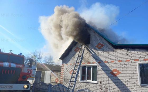 Два человека травмированы при возгорании дома в Выгоничах