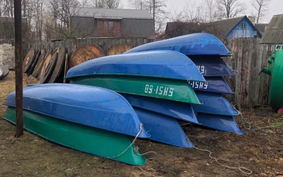11 лодок доставили в Радицу-Крыловку для перевозки жителей