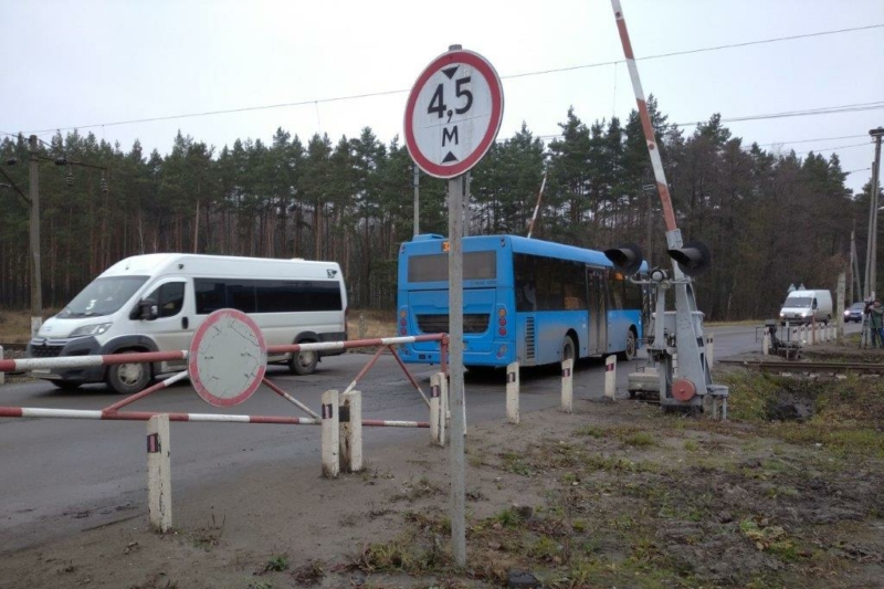 Движение автомобилей через переезд в Стяжном Брянской области будет закрыто на время ремонта пути 