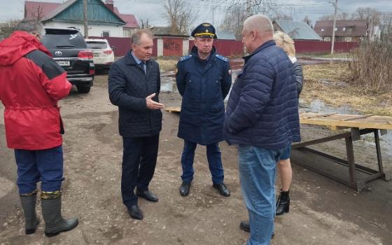 Прокурор Брянска посетил подтопленную Радицу-Крыловку