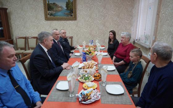 Брянский губернатор встретился с семьёй погибшего бойца