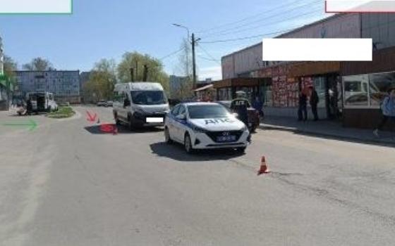 Микроавтобус сбил женщину в Брянске