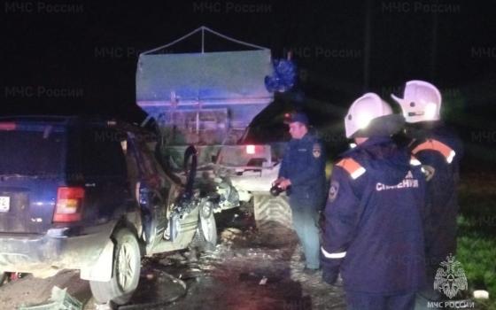 Легковушка и трактор столкнулись в брянском посёлке