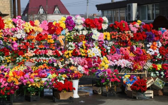 Ярмарки искусственных цветов к Пасхе открыли в Брянске