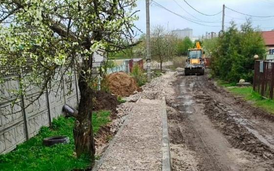 Тротуары строят в переулке 9-го Мая в Брянске