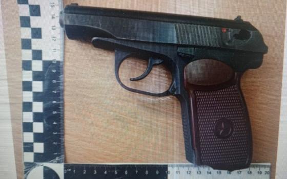 Брянские полицейские раскрыли кражу пистолета и денег из квартиры