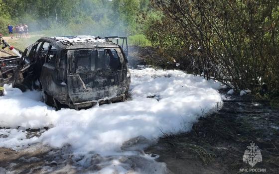 Легковушка сгорела в брянском посёлке Октябрьский 