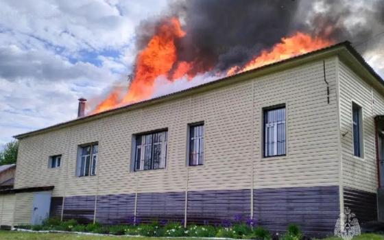Спасатели потушили пожар в центре соцобеспечения в Сураже