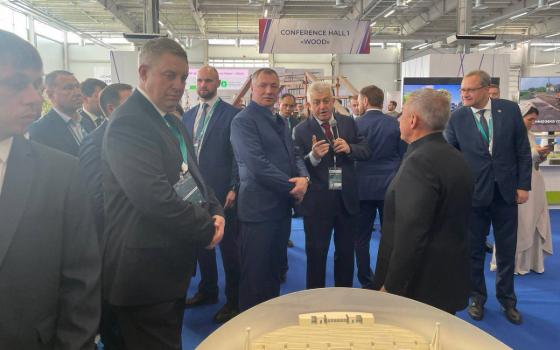 Брянский губернатор поучаствовал в открытии инвестиционной выставки в Казани