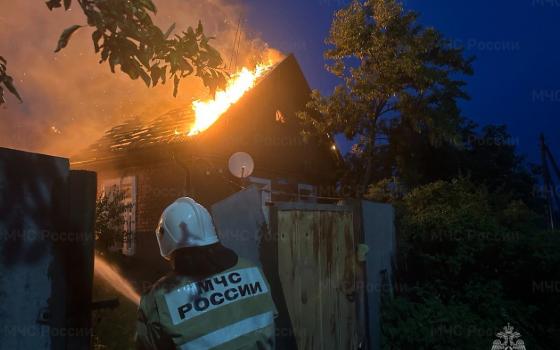 Жилой дом сгорел в брянском посёлке Сеща