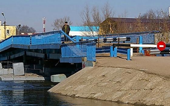 Понтонный мост в Брянске демонтируют