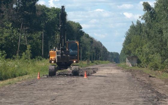 Более 11 километров трассы отремонтируют в Комаричском районе