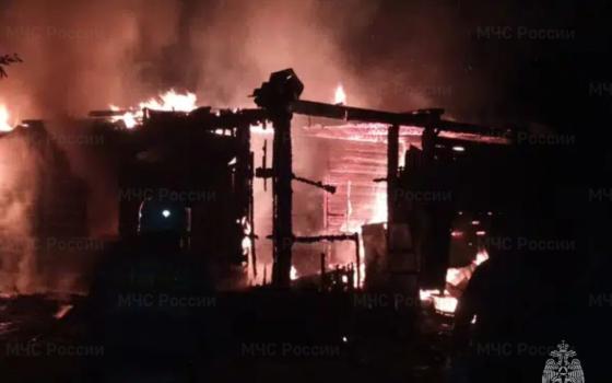 Жилой дом сгорел ночью в Малом Полпино 
