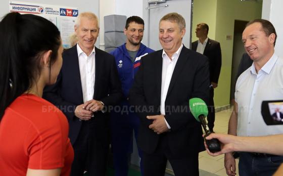 Советник Председателя Правительства России посетил спортобъекты в Брянске