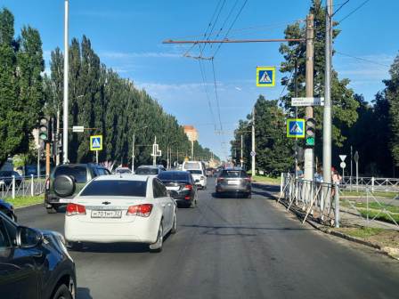 Пешеход попал под Lexus на переходе в Брянске
